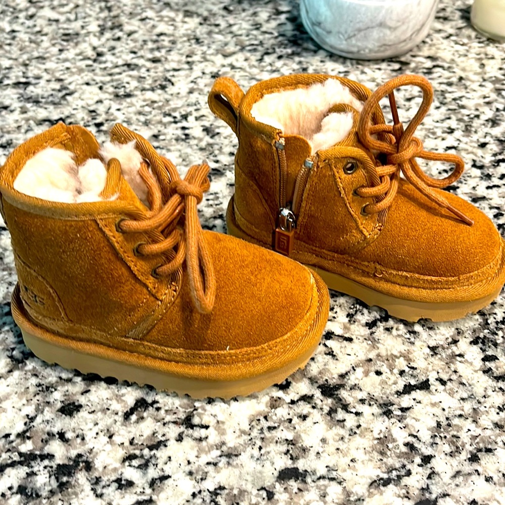 Toddler Uggs size 6C for boys or girls